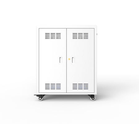 Armoire de chargement pour ordinateurs portables avec 30 prises secteur, ventilateurs de refroidissement et trous d'aération, roulettes et serrures conformes aux normes médicales allemandes